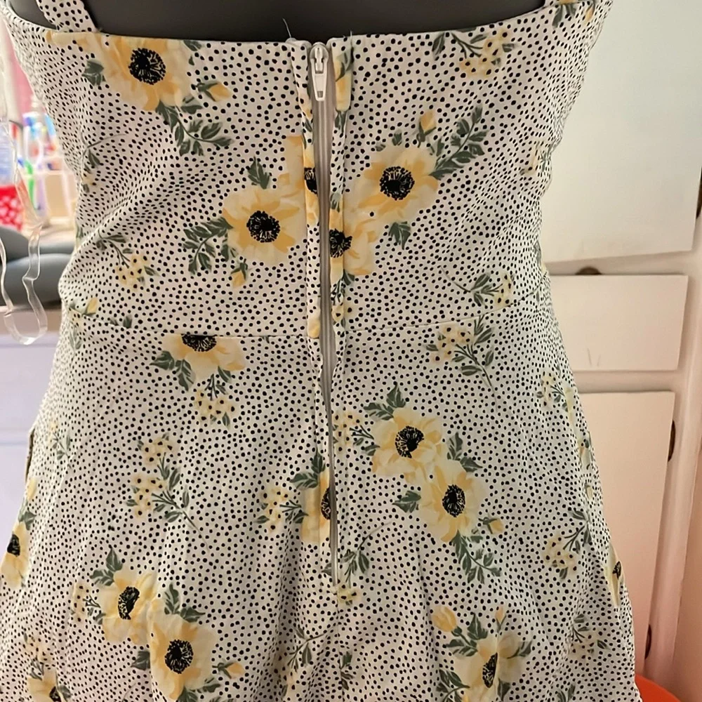 Speechless sunflower sundress with blue peekaboo bodice size medium - Picture 3 of 5